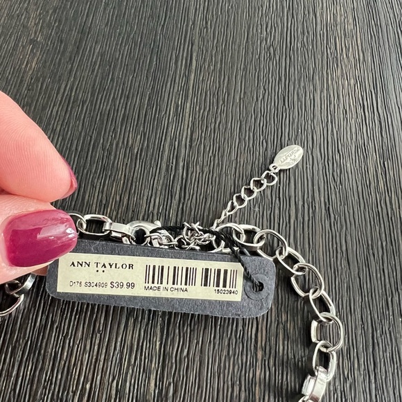 Ann Taylor Necklace - Picture 2 of 2